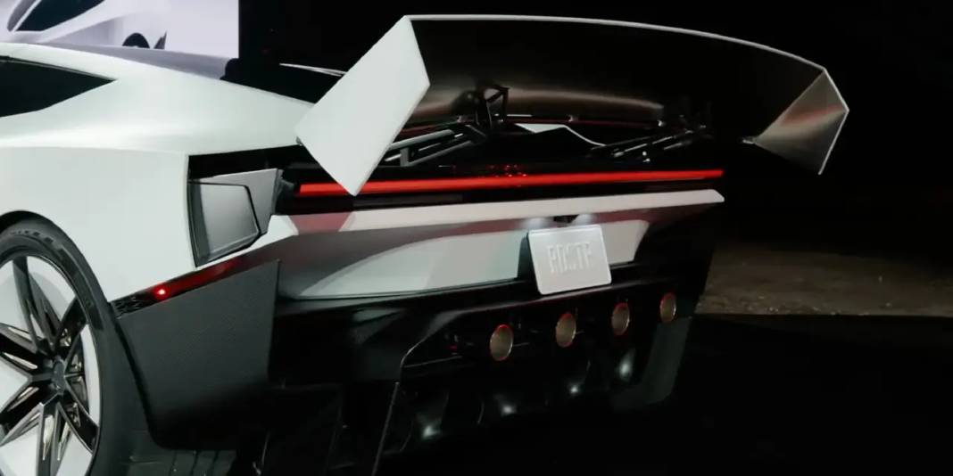 Araba havalandı: Tesla’nın uçan otomobili Roadster tanıtıldı 7